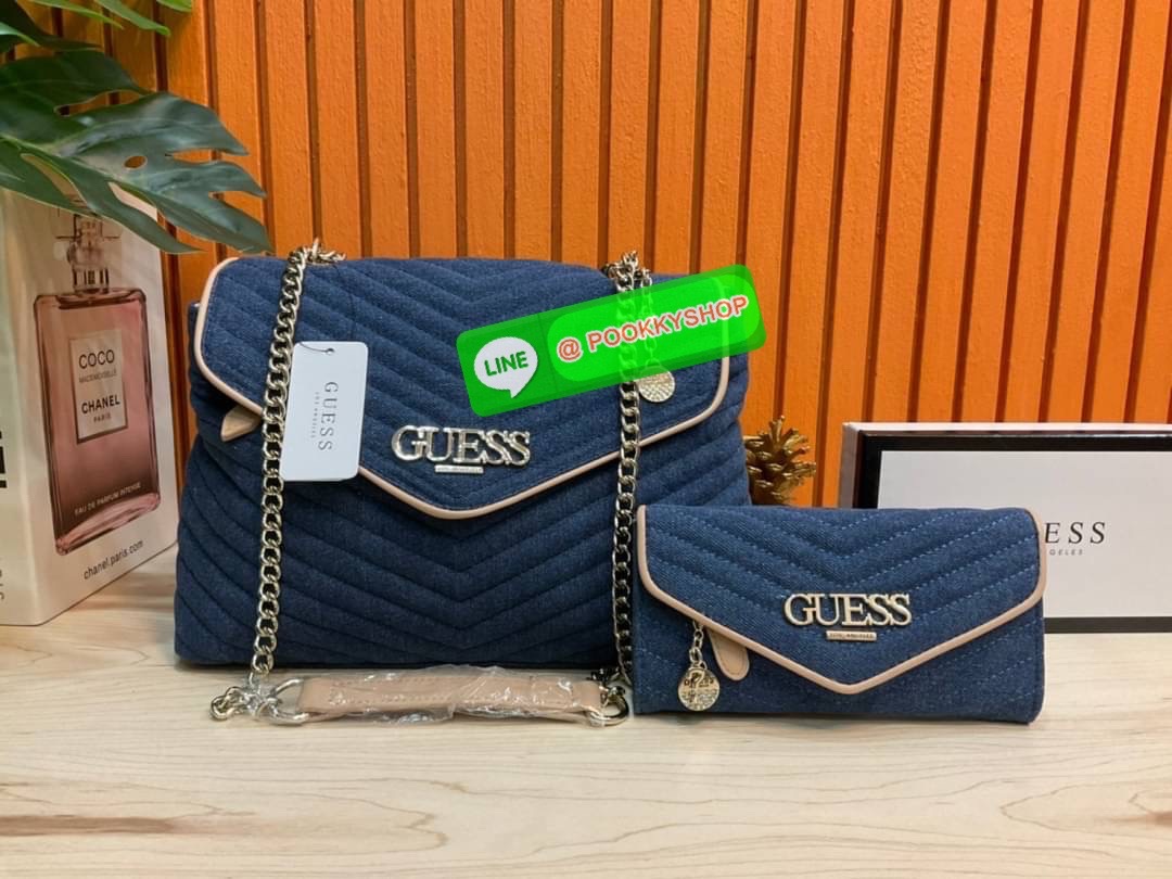 🚚 พร้อมส่ง 🚚 Guess Women’s Crossbody Bag Set สุดคุ้ม!!!! เซตสวยหรูดูแพง สวยจริงจริง ช้าหมด ราคานี้หาที่ไหนได้!! กระเป๋าสะพาย+กระเป๋าสตางค์ใบยาว มาพร้อมพวงกุญแจถอดออกได้ ด้านหน้าประดับโลโก้แบรนด์สวยโดดเด่น กระเป๋าสะพายไหล่ และสะพายข้าง cros