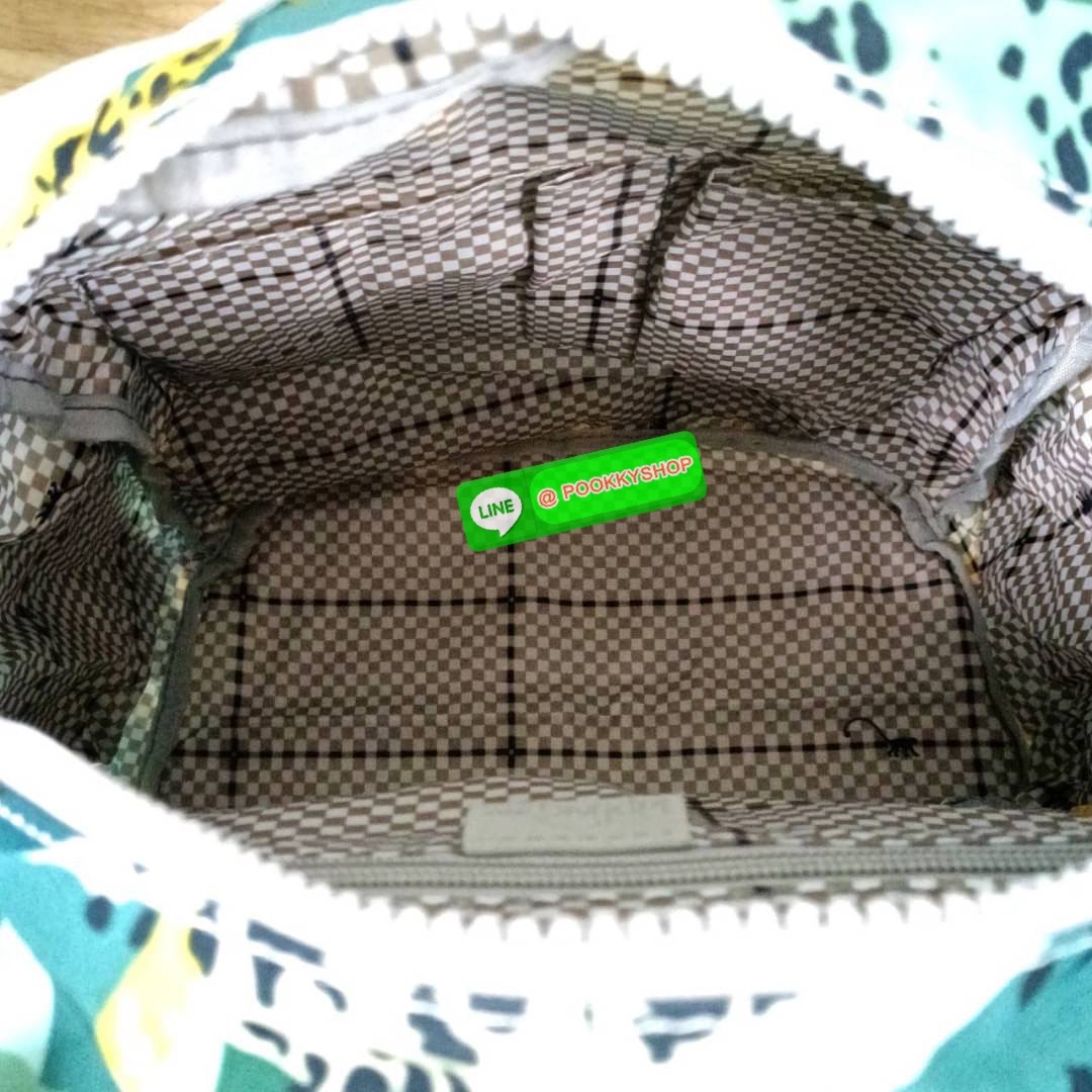 Kipling City Pack Medium Backpack กระเป๋าเป้ Kipling ขนาดกลาง วัสดุ Polyester 100% มีหูหิ้วด้านบน -ด้านหลัง มีซิปหลัง 1ช่องลึก -ด้านข้างมีช่องใส่ของเล็กน้อยทั้ง 2 ด้าน เปิด-ปิด ด้วยกระดุมแม่เหล็ก -ด้านหน้ามีช่องซิปใส่ของแยก 1 ช่อง และ ช่องปรับขนาดด้วยสายล