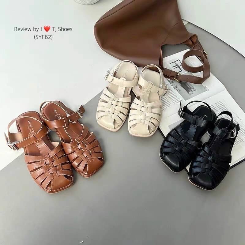 !! พร้อมส่งรองเท้ารัดส้นนำเข้าสวยเก๋ขายดีมากๆ !!! - หนังรุ่นนี้ใส่ดีมาก ใส่เดินสบาย - มีรูระบายอากาศ ใส่แล้วเท้าไม่อับ - สายสามารถปรับให้กระชับได้ - จับแมทกับชุดง่าย ใส่แล้วดูเกร๋ดูน่ารักมากๆ - ทางร้านถ่ายรูปจากสินค้าจริง *** ของจริงงานดีสวยเป๊ะมาก สวยเกิ