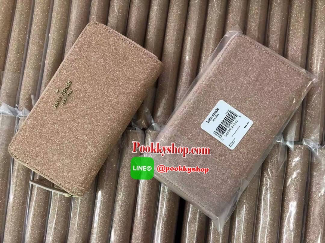 KATE SPADE JOELEY LONG WALLET กระเป๋าสตางค์ใบยาวรุ่นใหม่ล่าสุดหนัง Saffiano สไตล์ PRADA สวยน่าใช้ตัวเนื้อกระเป๋าตกแต่งด้วยกลิทเตอร์ทั้งใบ สวยหรู ภายในมีช่องซิป1ช่อง และช่องใส่บัตรหลายช่อง ใส่เหรียญ บัตรได้เยอะ ตัวจริงสวยน่าใช้มากค่ะ