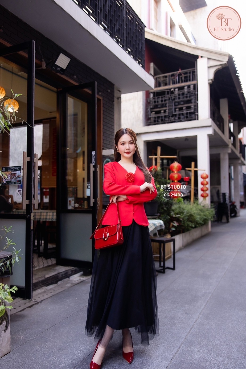 ชุดเซทแฟชั่น เซท 3 ชิ้น เสื้อเบเซอร์แขนยาวแต่งติดแป๊กด้านหน้า มาพร้อมเข็มกลัดโบ แมทซ์กับกระโปรงเอวสูง