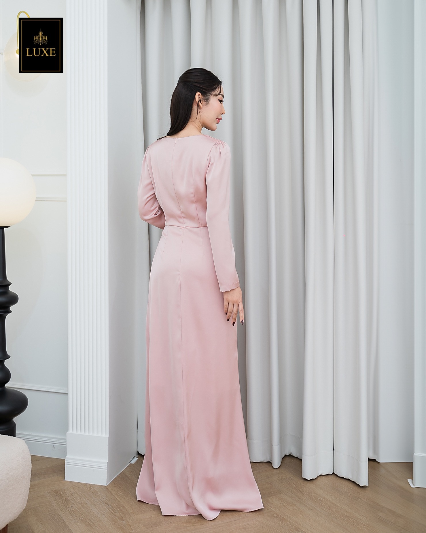 เดรสแฟชั่น แม็กซี่เดรสเสื้อคอกลมแขนยาว กระโปรงยาว ชายกระโปรงบาน