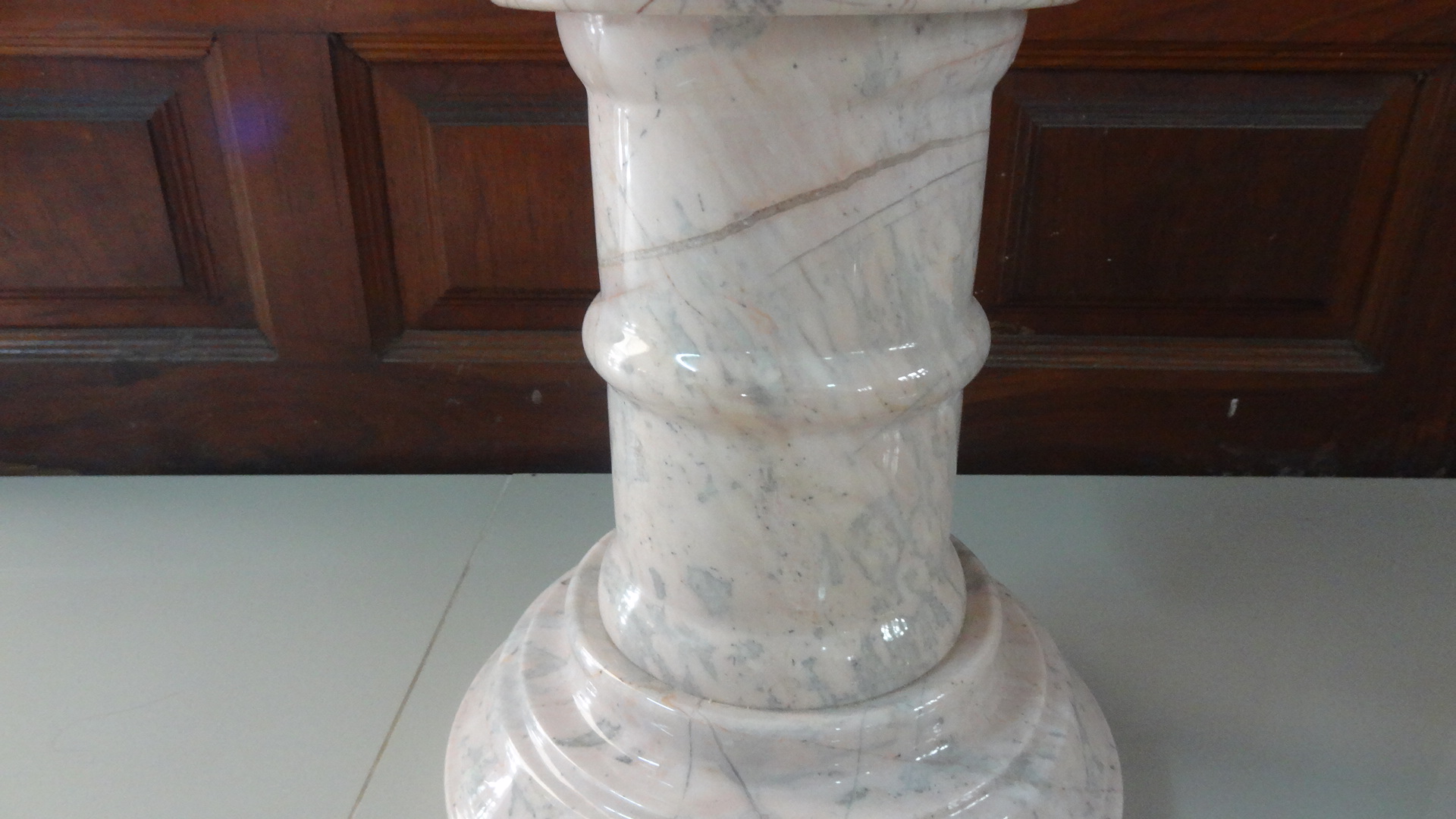 เสาโชว์ สีชมพู ขนาดสูง 50 เซนติเมตร กว้าง36 เซนติเมตร