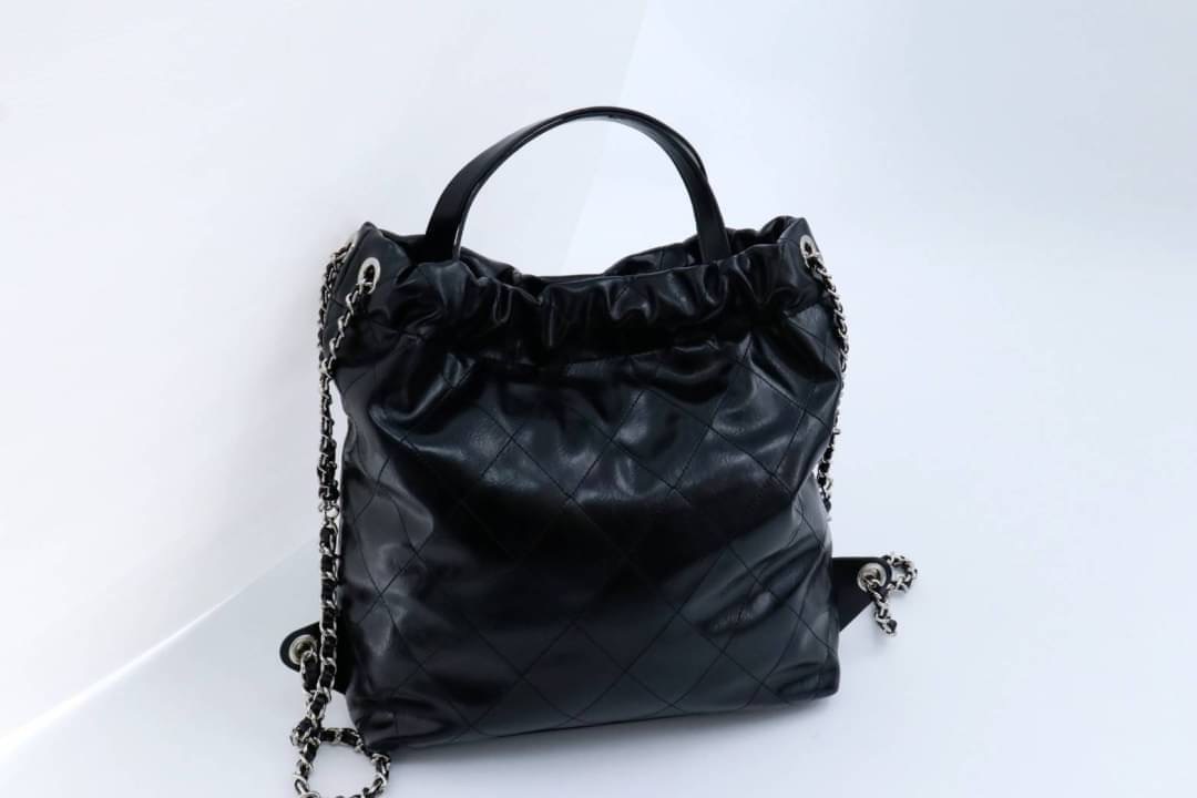 New!! 💥 กระเป๋าสวยชิค สามารถถือได้ สะพายเป็นเป้ได้ งานสวยเนี๊ยบ วัสดุสวยหนา หนังอย่างดี