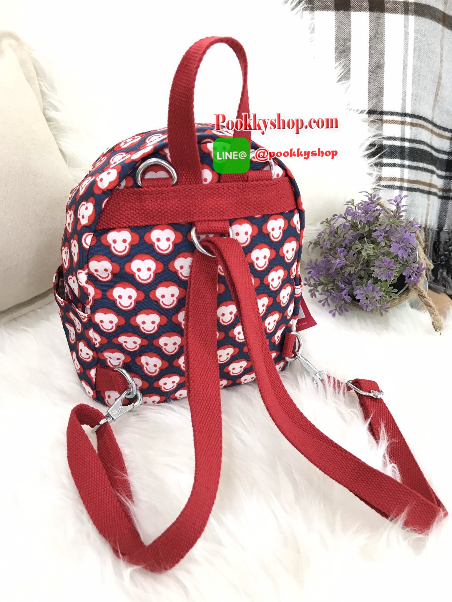 พร้อมส่ง KIPLING NYLON MINI BAG กระเป๋าถือหรือสะพายวัสดุ Nylon + Polyester 100% รุ่นมินิมีหูหิ้วเเละสายสะพายยาวเลื่อนปรับระดับได้ถอดได้ จุดเด่นที่สามารถคล้องสายสะพายได้หลายแบบ จะสะพายไหล่ สะพาย Cross Body หรือจะคล้องสายเป็นเป้สะพายหลังก็ดูดี เปิดปิดด้วยซิ