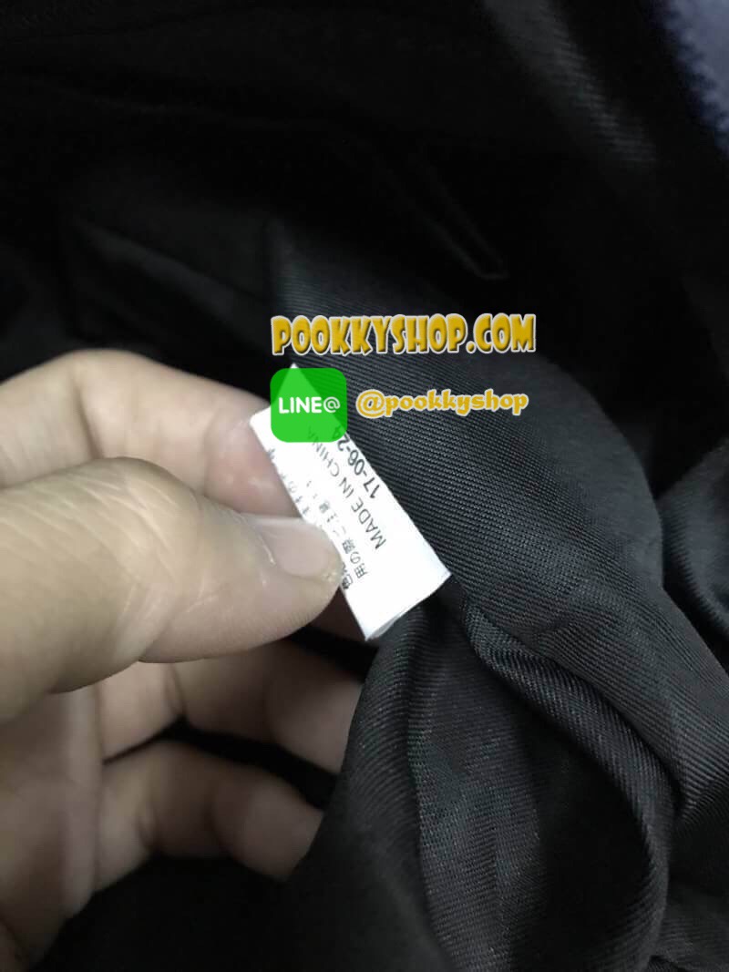 งาน3ป้าย ❤️ 5500 เยน ❤️ ภายในมี วดป Anello urban street nylon shoulder bag ใหม่ชนช้อปกับกระเป๋าถือหรือสะพายแบบ unisex วัสดุผ้าไนล่อน มีคุณสมบัติกันน้ำและน้ำหนักเบา ภายในมีช่องเล็กช่องน้อยแยกเป็นสัดส่วน กว้างและใบใหญ่สามารถใส่เอกสารได้เยอะ ด้