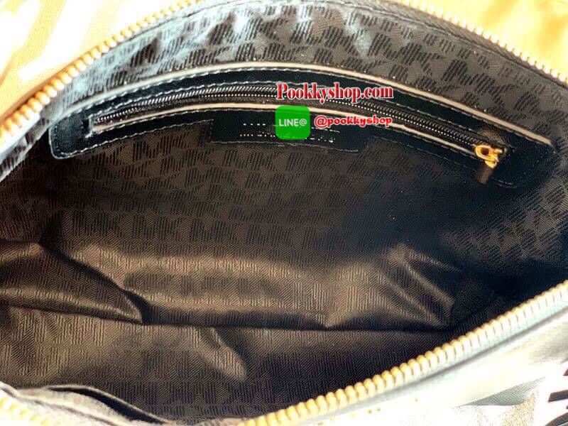 พร้อมส่ง กระเป๋า MICHAEL Michael Korscross-body bag * Gold-tone hardware * top zip closure * polyester lining * back snap pocket outside * adjustable strap * approx.