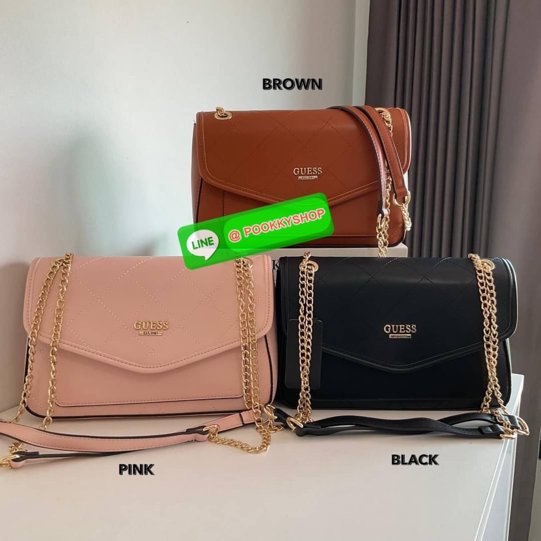รุ่นใหม่ล่าสุด! พร้อมส่งครบสี GUESS ALENNA QUILTED FLAP CROSSBODY กระเป๋าสะพายไหล่&ครอสบอดี้ หนังสวยหรู อะไหล่ทอง เปิดปิดด้วยกระดุมแม่เหล็ก มีช่องเล็กด้านหน้าหนึ่งช่อง ด้านในใส่กระเป๋าสตางค์ยาว มือถือได้ทุกรุ่น พร้อมช่องซิปแยกให้ มาพร้อมสายสะพายไหล่ปรับได
