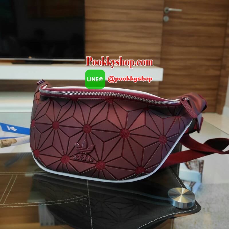 มาพร้อมถุงผ้าขาวกันฝุ่น) พร้อมเสิร์ฟความ Sport กับกระเป๋าคาดอก/คาดเอวจากแบรนด์ดัง ADIDAS MATE 3D รุ่นสุดฮิตในตอนนี้ โดดเด่นด้วยรูปทรงกะทัดรัด สายยาวปรับได้เป็นทั้งกระเป๋าคาดอกและกระเป๋าคาดเอว ด้านในใส่ของได้กำลังพอดี ใช้ได้ทั้งหญิงชายเลยคะรุ่นนี้ รีบคว้าด