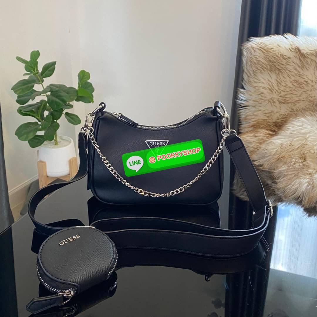 รุ่นใหม่ล่าสุด GUESS SHOULDER BAG ซื้อ1ได้ถึง2ไอเท็ม กระเป๋าพอชรูปทรงสวย เปิด-ปิดด้วยซิปด้านในโล่งกว้างมีช่องซิปใส่ของจุกจิก เพิ่มความน่ารักด้วย กระเป๋าใส่เหรียญใบเล็กทรงกลม เฝสามารถถอดใช้แยกได้ มาพร้อมสายโซ่สะพายไหล่ และสายสะพายยาวสามารถปรับระดับได้ฟรีไซ