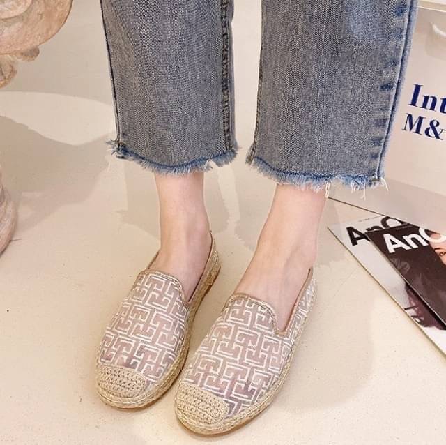 พร้อมส่งรองเท้าเปิดส้น งานผ้าซีทรู เย็บทุกจุด พื้นยางกันลื่นอย่างดี สวยเกินราคา ใส่สบายไม่บีบหน้าเท้าจ้า