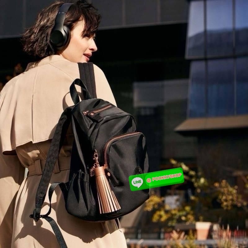 KIPLING Delia Medium Backpack with Front Pocket and top handle คอลเลคชั่นใหม่ล่าสุดจาก Paka Premium เป้ไซส์ขนาดกลางกำลังดีที่สามารถสะพายใช้งานได้ทุกวัน วัสดุ Polyester100% อะไหล่สีRose goldทั้งหมดรวมถึงเจ้าพวงกุญแจmonkeyและพู่หนังrubber เพิ่มความหรูหรา คอ