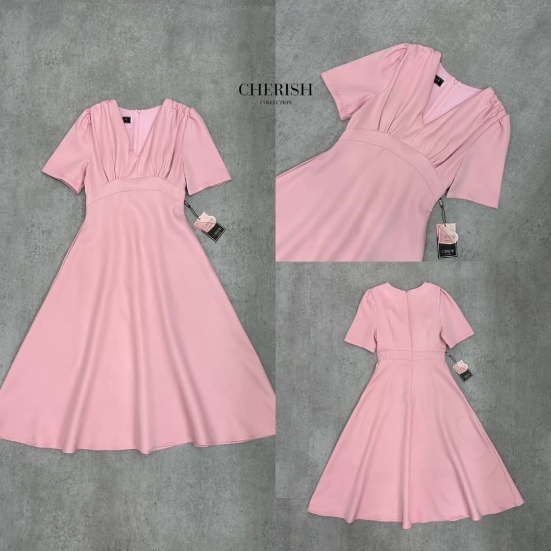 💗CHERISH COLLECTION 💗 DETAILS :: เดรสทรงสวยให้ลุคเรียบหรูดูแพง ใส่ได้ทั้งงานบุญ งานแต่ง ด้วยการตัดเย็บ และใช้เนื้อผ้าอย่างดี ช่วงคอเป็นตัวสีใครใส่ก็ดูสูงโปร่ง จับจีบช่วงไหล่ไล่มาถึงอก ตีเกร็ดช่วงเอว ช่วงสะโพกปล่อยเป็นทรง A แต่งกระเป๋าใช้งา