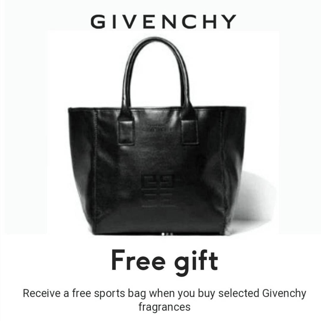 Best Seller! Givenchy Black Soft Leather Shoulder Handbags (Limited edition) กระเป๋าถือหรือสะพายพรีเมี่ยมของเเท้จาก "Givenchy Perfume Counter" วัสดุหนังนิ่มเรียบสีดำด้านหน้าปั้มโลโก้แบรนด์ GV ภายใน Polyester 100% สีดำสกรีนโลโก้สวยดูดี เปิดปิดด้ว