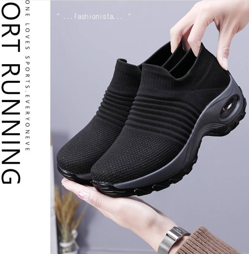 เข้าเพิ่มแล้วจ้าา สินค้าดีมีคุณภาพ!! แฟชั่นฮ็อตฮิตมาแรงงงงงง รองเท้าผ้าใบแฟชั่นสไตล์สปอร์ต เนื้อผ้าหนานุ่มมากก ยืดหยุ่นคืนรูปได้ดี ไม่ย้วยไม่แฟ่บ เสริมพื้น 4 c.m. พื้นยางยึดเกาะดีหนึบมากเดินไม่ลื่น คู่นี้ใส่เที่ยวใส่ออกกำลังกายคู่เดียวกันได้เลย ใส่สบาย วั