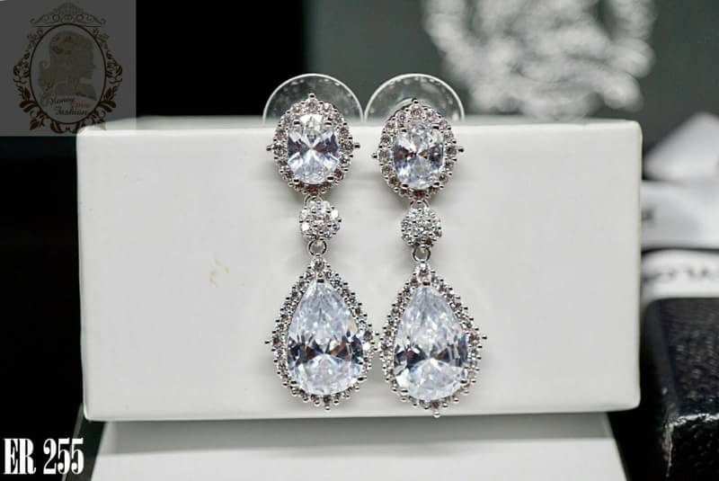 ต่างหูแบบห้อยเพชร czสไตล์เจ้าหญิง ห้อยเพชรทรงหยดน้ำล้อมเพชร ด้านบนเพชรรีล้อมเพชร