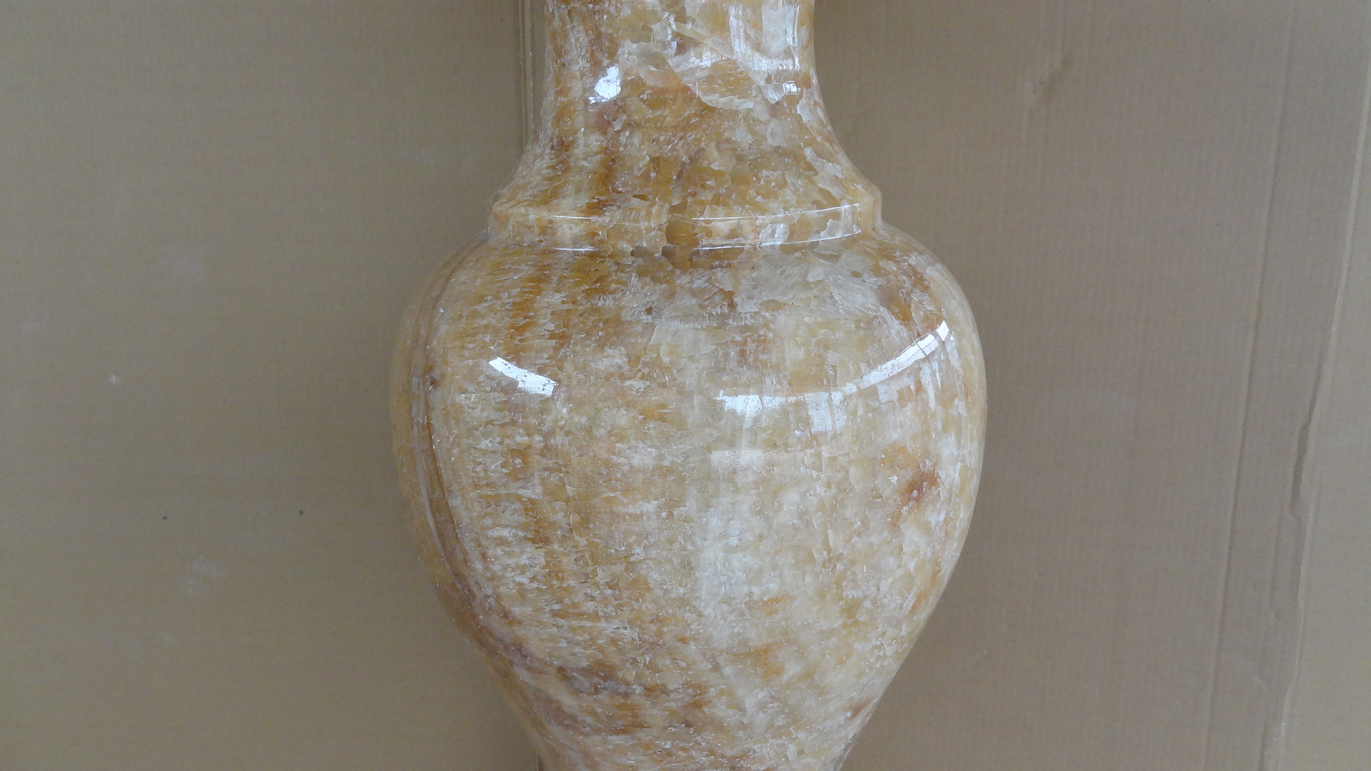 แจกันหินอ่อน สีน้ำผึ้ง ขนาดใหญ่ ขนาด สูง 100 เซนติเมตร กว้าง 40 เซนติเมตร