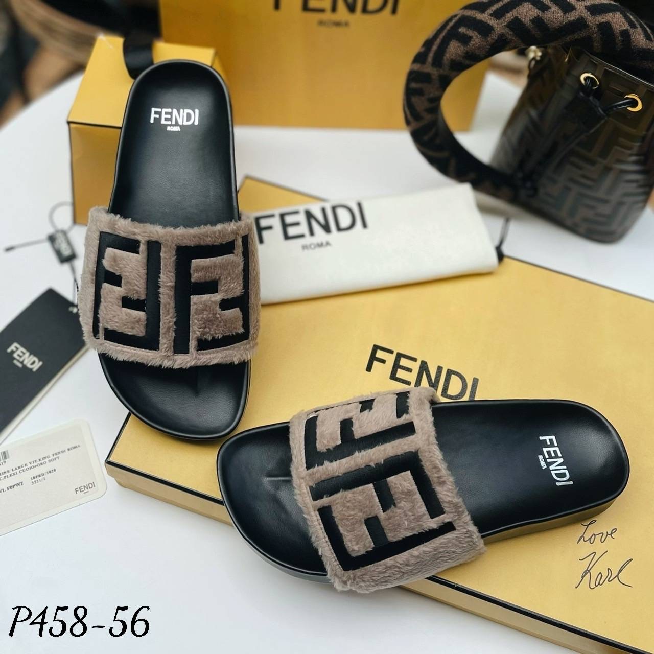 พร้อมส่ง งานมาใหม่ล่าสุดเลยค๊า รองเท้าแตะ ส้นแบน งานFe ndi. ขนเฟอร์นุ่มๆ งานปักโลโก้ น่ารักมากกกๆ ค่ะ นุ่ม ใส่สบาย มาไม่มากน้า รีบจัดเลยค๊า