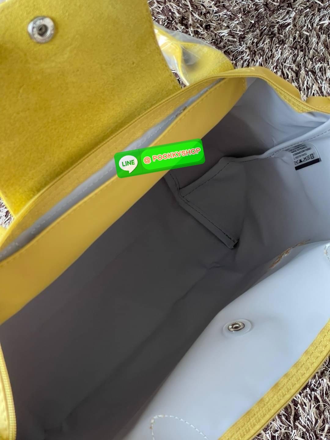 LONGCHAMP LE PLIAGE GREEN Shoulder bag S กระเป๋าใบนี้ดึงดูดใจคุณด้วยรูปทรงมินิมอลและกะทัดรัด หูกระเป๋าที่ยาวช่วยให้คุณสะพายไหล่ได้อย่างสบาย การปิดด้วยซิปช่วยให้มั่นใจได้ว่าสิ่งของทั้งหมดของคุณปลอดภัย Longchamp ดึงแรงบันดาลใจจาก origami สร้าง LE Pliage Gre