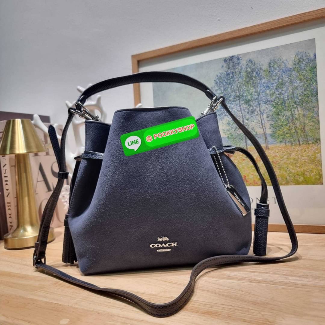 COACH CM091 ANDY CROSSBODY Details คอลสุดฮิต ดีไซน์สุดฮอต ให้สาวๆได้สวยหรู ดูแพงก่อนใคร กับกระเป๋าสะพายข้างขนาดกำลังสวย ดีไซน์ไม่เกร่อ มีดีเทลรูดเก็บปากกระเป๋า ปรับเปลี่ยนทรงได้เลย กิมมิคล้วนๆ ปากกระเป๋ามีกระดุมแม่เหล็กปิดกันของหล่นได้ ภายในโล่งกว้าง เลิศ