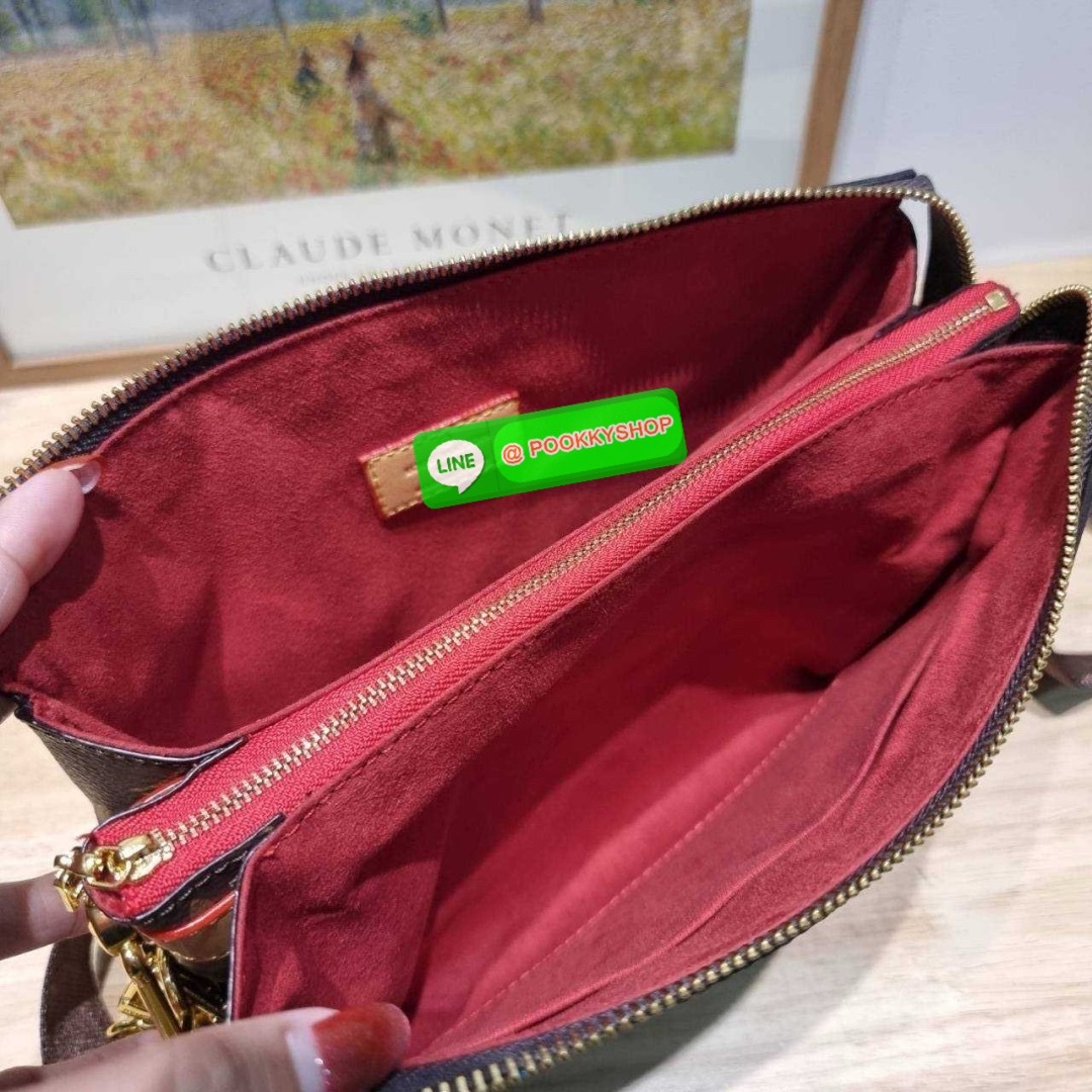 LV coussin pm bag 🔆 Details กระเป๋าสะพายกึ่งคลัชท์ สุดล้ำ ดีไซน์ใหม่ สีลิมิเต็ด ล่าสุดจากเคาน์เตอร์ duty free มาแรงมาก ด้วยความสวยปังตั้งแต่แรกเห็น มาพร้อมสาย 2 เส้น สวยลัคชูแบบสับๆ มีสายโซ่ที่มีดีเทลละเอียดไม่ซ้ำ และสายสปอร์ตครอสบอดี้ ที่จะคล้องไ