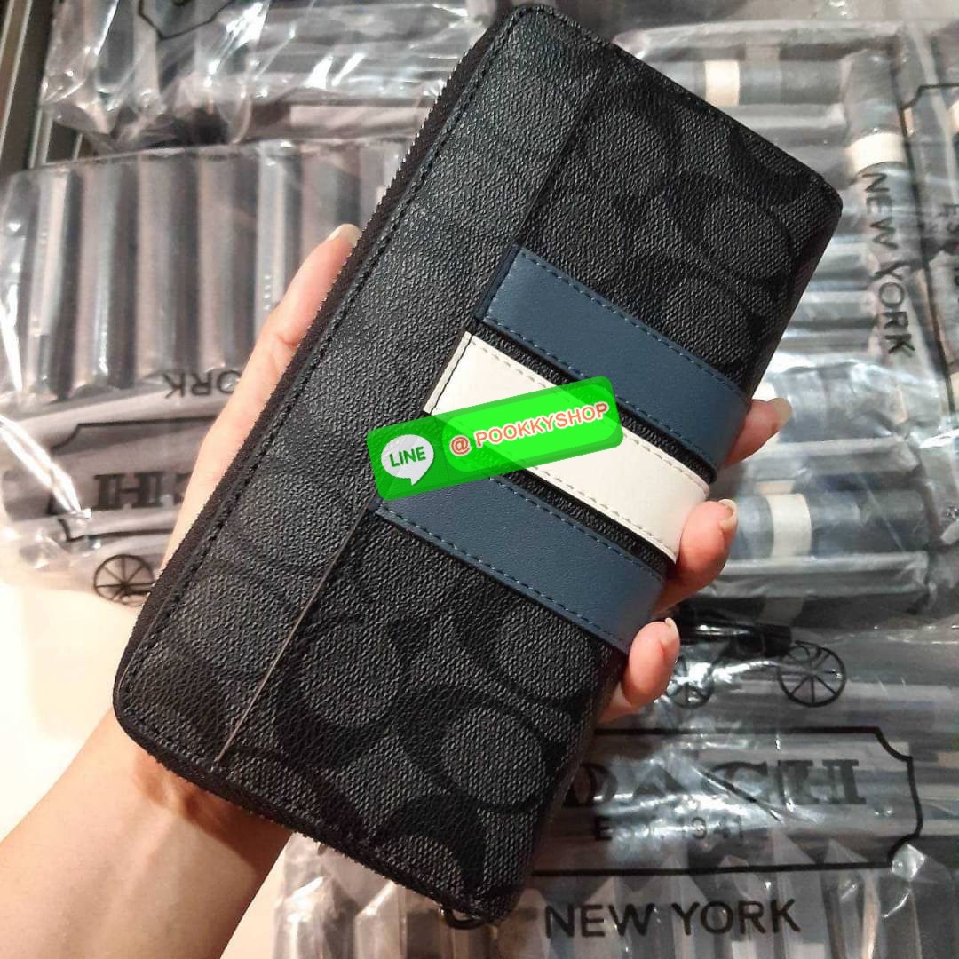 COACH F26070 MEN LONG WALLET IN SIGNATURE CANVAS WITH VARSITY STRIPE รุ่นใหม่ล่าสุด!! กระเป๋าสตางค์แถบฟ้าขาวใบยาว ดีไซน์ใหม่ สวยดูหรู ถือใช้กำลังเหมาะมือ วัสดุหนังแคนวาสเคลือบลาย เปิด-ปิดด้วยซิปรูดรอบใบ ด้านในเป็นหนังแท้ ใส่บัตรได้เยอะ ใส่ธนบัตรได้ทุกชนิด