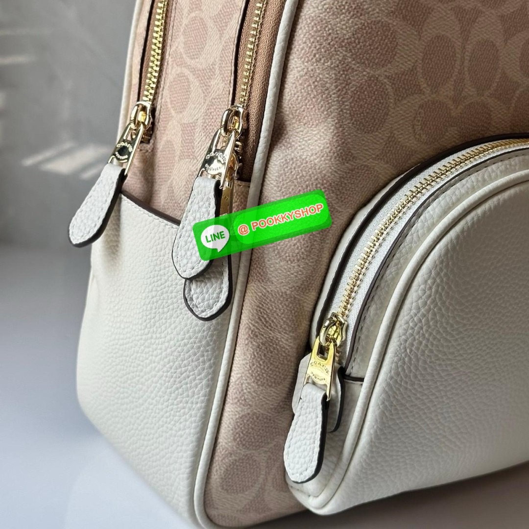 Coach Court Backpack In Signature Canvas 🔖กระเป๋าเป้สะพายหลัง ขนาดกำลังดี สะพายได้ทุกโอกาส 🔖วัสดุ : หนังแคนวาส ตัดหนังแท้ 🔖เปิด-ปิดแบบซิป ด้านในมีกระเป๋าซิปและกระเป๋าอเนกประสงค์ ปิดด้วยซิปคู่ มีซับในผ้า มีช่องซิปด้านนอก 🔖สา