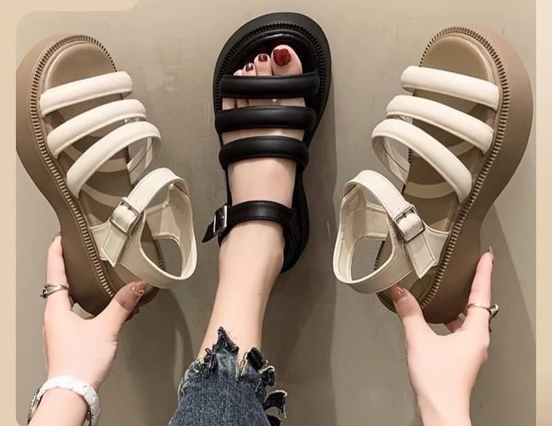 พร้อมส่ง รองเท้าลำลอง สูง 2 นิ้ว งานสวม 3 นวมนิ่ม ใส่สบายเท้า สายงานรัดส้นปรับขนาดได้ ของมันต้องมี ใส่สวย แมทซ์ได้กับทุกชุดจ้า **งานนำเข้า 100%