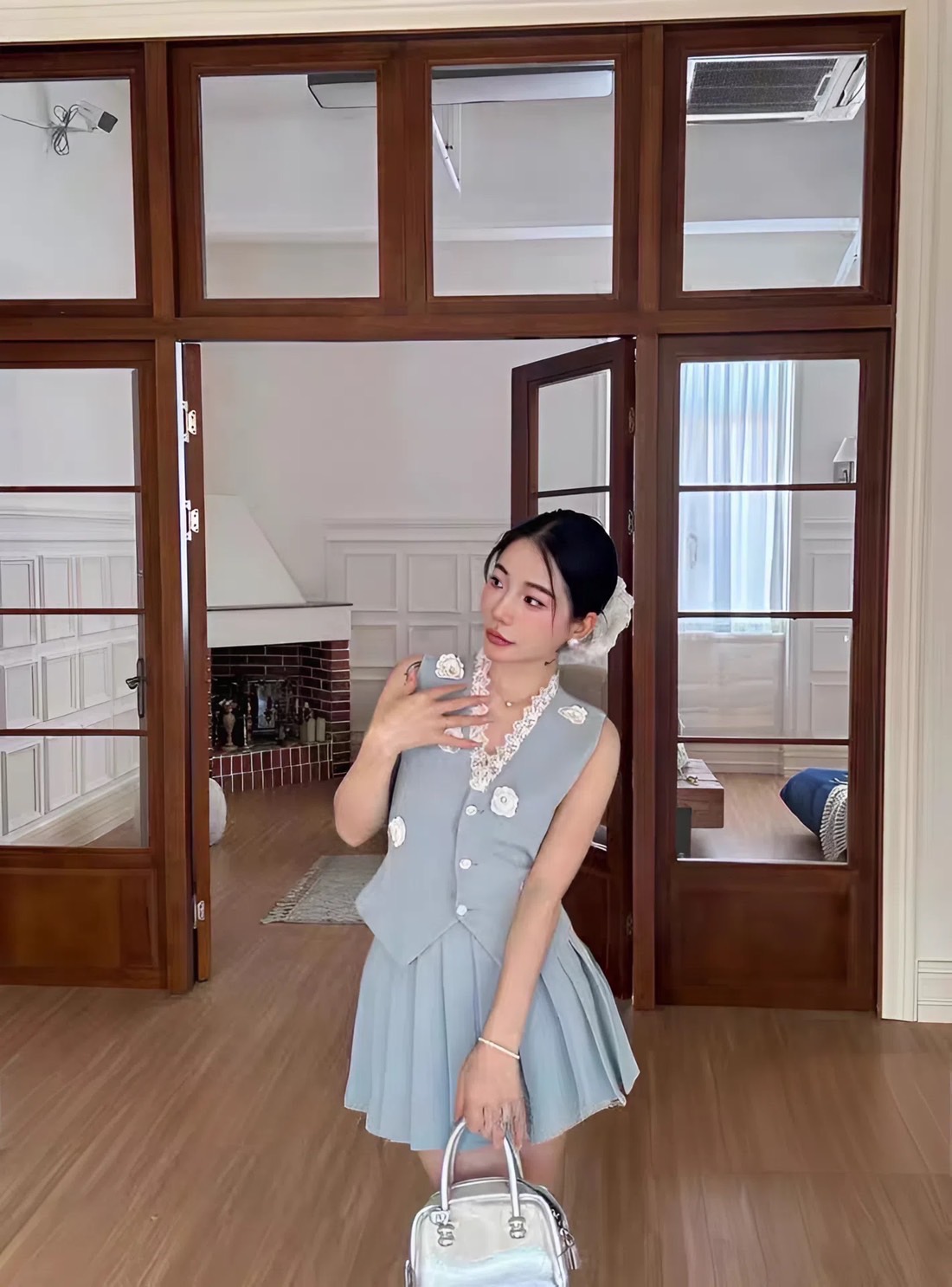 ชุดเซทแฟชั่น ชุดเซต โทนสีฟ้าครามสีสวยหรูมากๆค่ะ ดีเทลแต่งดอกไม้3Dประดับเพชร