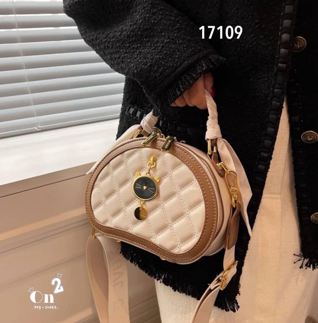 กระเป๋าแฟชั่นทรงกลม สไตล์มินิมอล หนังpu งานปั้มนูน ซิปคู่อะไหล่ทองสายสะพายโซ่ยาวแบบ Cross body ทรงสวยงานน่ารักมากค่ะ