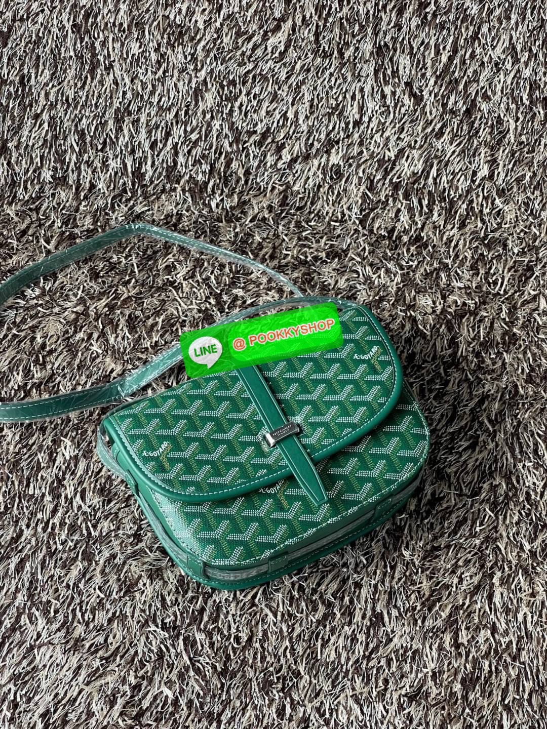 💕 Goyard belvedere pm แบรนด์ดังจากฝรั่งเศส เรัยบหรูแต่ดูสง่า สะดุดตาด้วยลายเฉพาะตัว วัสดุที่นำมาตัดเย็บกระเป๋าเป็นวัสดุผ้าใบ Canvas ที่มีชื่อเรียกว่า “Goyardine” ซึ่งเป็นผ้าใบที่เป็นการผสมผสานระหว่างผ้าฝ้าย (Cotton), ผ้าลินิน (Linen) และ ผ้าป่าน (
