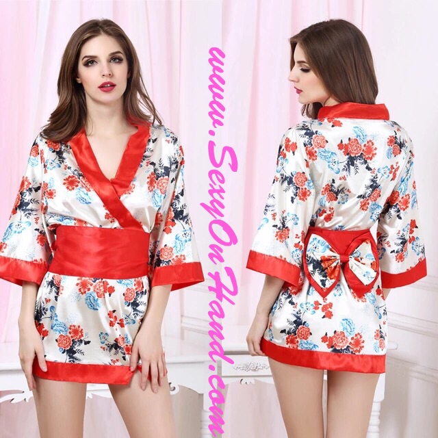 ชุดกิโมโน ยูกาตะ พื้นขาวแต่งลายดอกสีแดง พร้อมสายคาดและโบว์ในตัว+G-string เข้าชุด