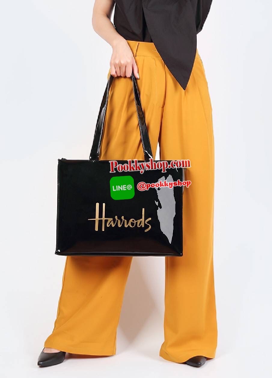 Restock พร้อมส่งแล้วค่ะ! Harrods London Top-handle Shopping Bag Large กระเป๋า Shopping Bag (Size L) แบรนด์ดังจากอังกฤษไอเท็มยอดนิยม PVC+Polyester 100% ของแท้ใบใหญ่ เนื้อหนาอยู่ทรง กันน้ำ แข็งแรง น้ำหนักเบา เปิดปิดด้วยซิปสะดวกใช้หัวซิปปั้มโลโก้แบรนด์อะไหล่