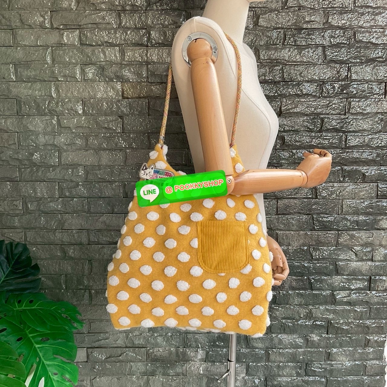 Japanese Kusuguru Woolen Polka Dot Cat Brooch Handbag Hand Bag Can Be Worn on One Shoulder Shopping Bag Work Clothing กระเป๋าถือลายจุดแมว Kusuguru ขนสัตว์ญี่ปุ่น ผิวสัมผัสจับนุ่มมือ 💕 แถมฟรีเข็มกลัดรูปแมว