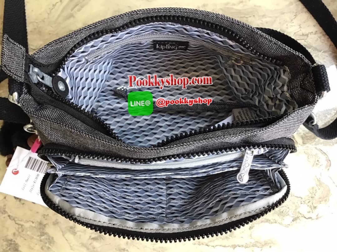 Kipling milos crossbody bag (K13696) กระเป๋าสะพายข้าง crossbody ขนาดกำลังดี มี 2 สาย สายสะพายสั้น ถือเป็นทรงพอรช์(pochette)ถอดเปลี่ยนสลับกับสายยาวได้ มีช่องซิปใช้งาน3ช่อง 2ช่องใหญ่ภายในมีเล็กแยกเป็นสัดส่วน ใส่มินิไอแพค กระเป๋าสตางค์ยาวได้ ด้านหน้ามีช่องซิ