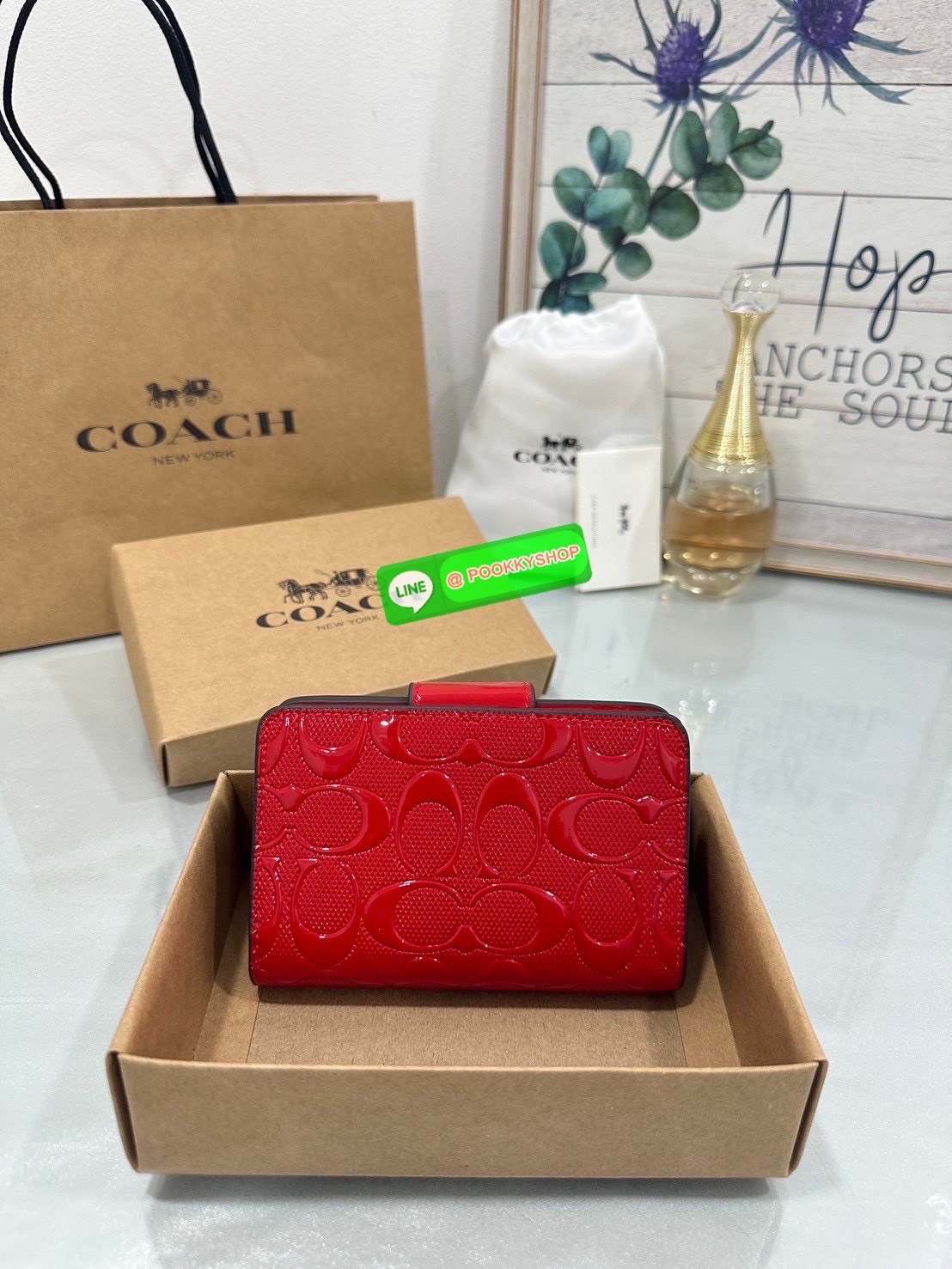 ❤️COACH MEDIUM CORNER ZIP WALLET IN SIGNATURE CANVAS💜 คอลเลคชั่นใหม่งานหรู งานดูแพง จัดให้เลย!! กระเป๋าสตางค์ใบกลาง ดีไซน์ใหม่ สุดหรู แค่เห็นก็ต้องเลิฟ ถือใช้ขับผิวทุกสี วัสดุหนังแท้ปั๊มลายนูนสวยคม ภายในมีช่องใส่บัตร ใส่ธนบัตรได้ครบ และมีช่
