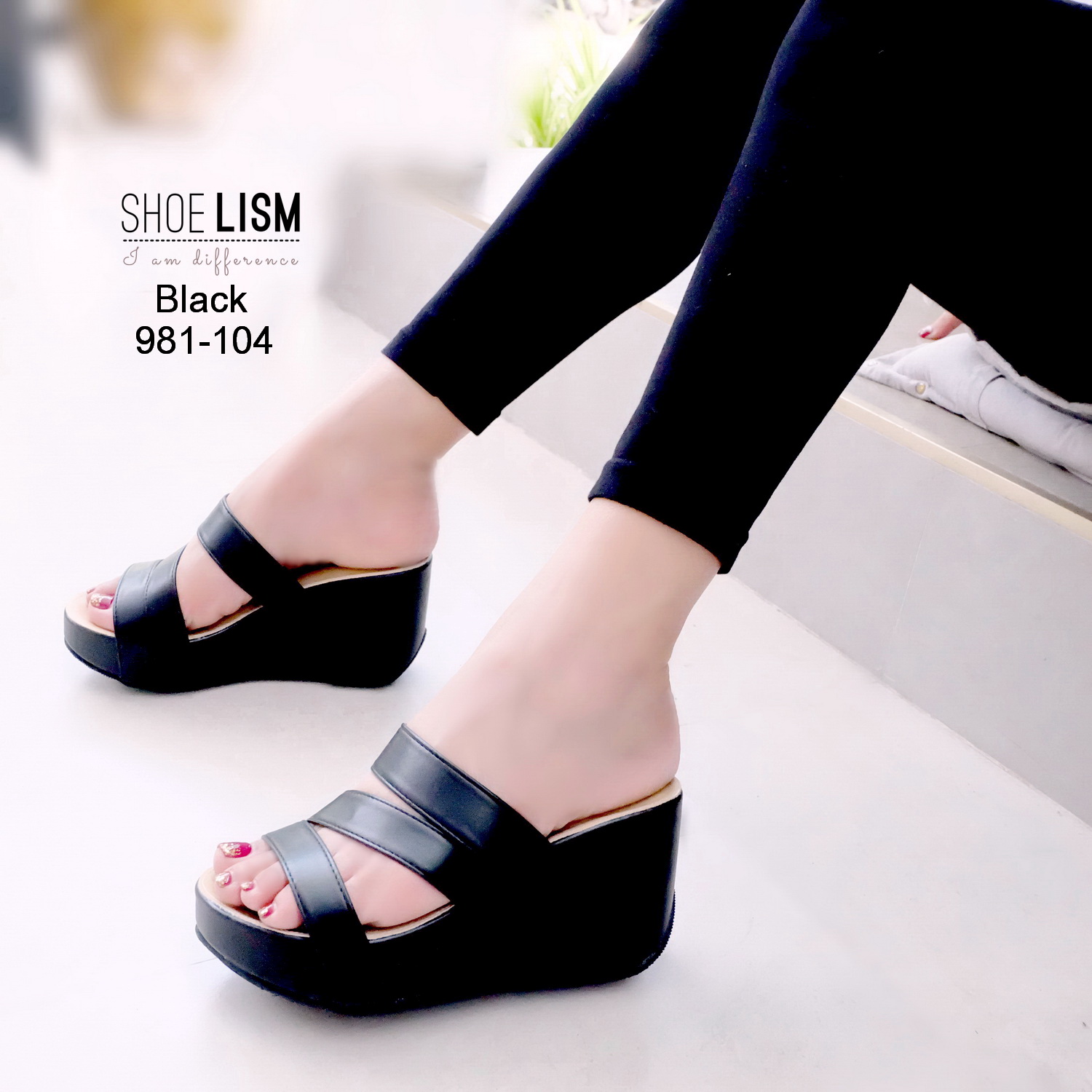 พร้อมส่งจร้าา!! 981-104 ถือเป็นงานตัวใหม่ ที่มาแรง ใส่ในช่วงหน้าฝนสบาย แบบไม่ต้องกลัวน้ำ หนัง pu ออกเรียบๆหรู พื้นบุนวมตามแบบ น่ารักหวานๆค่ะ รองเท้าเตารีด