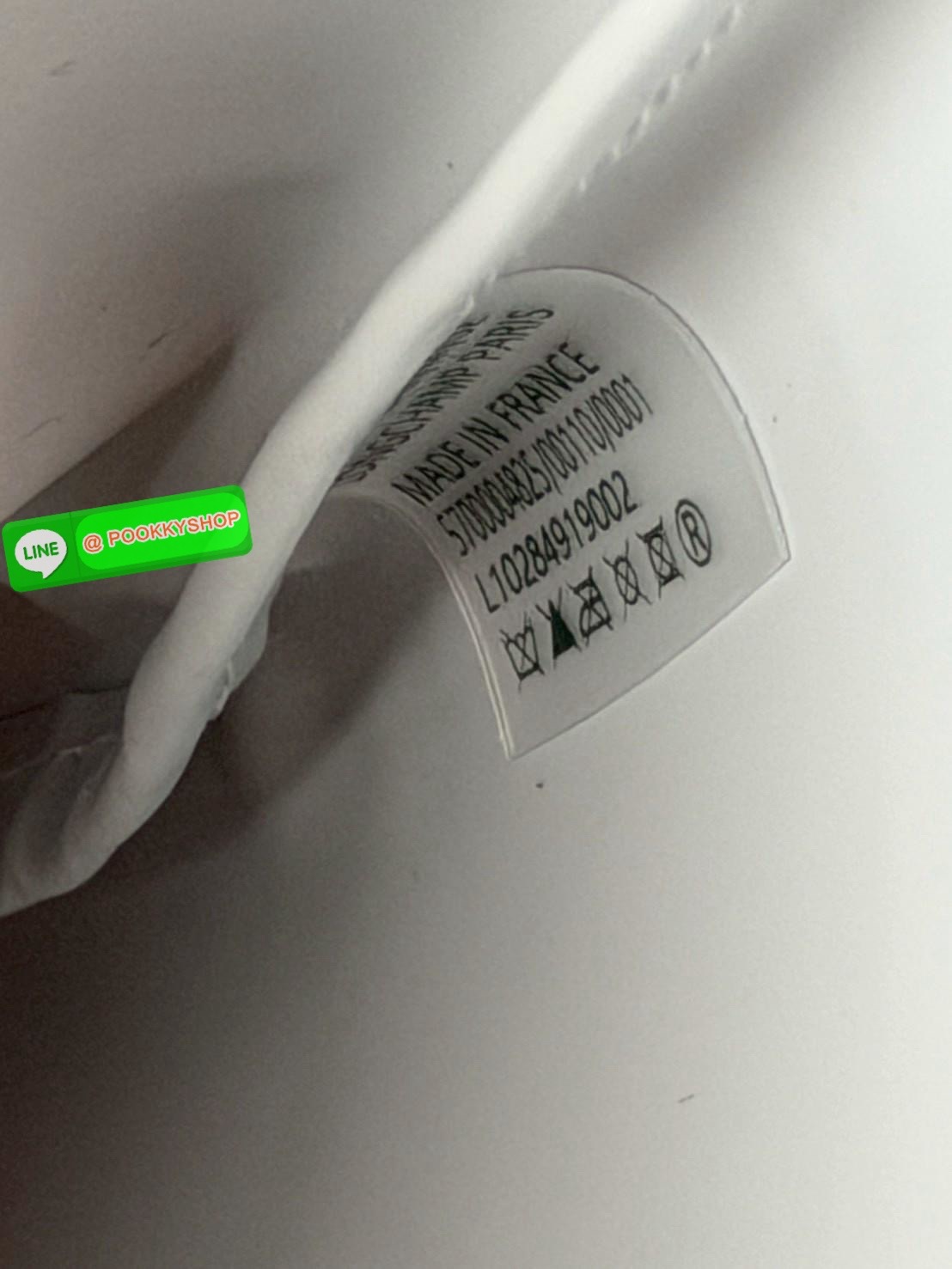 💕LONGCHAMP LE PLIAGE M BACKPACK กระเป๋าเป้น้ำหนักเบาพิเศษนี้ผลิตจากผ้าใบไนลอนรีไซเคิลที่ทนทานและพับเก็บได้ เหมาะสำหรับทุกโอกาส การออกแบบอเนกประสงค์และมีพื้นที่ภายในกว้างขวางที่สามารถเก็บแล็ปท็อปหรือโน๊ตบุ๊กได้ ในขณะที่สายสะพาย ปรับระดับได้ แมตช์ได