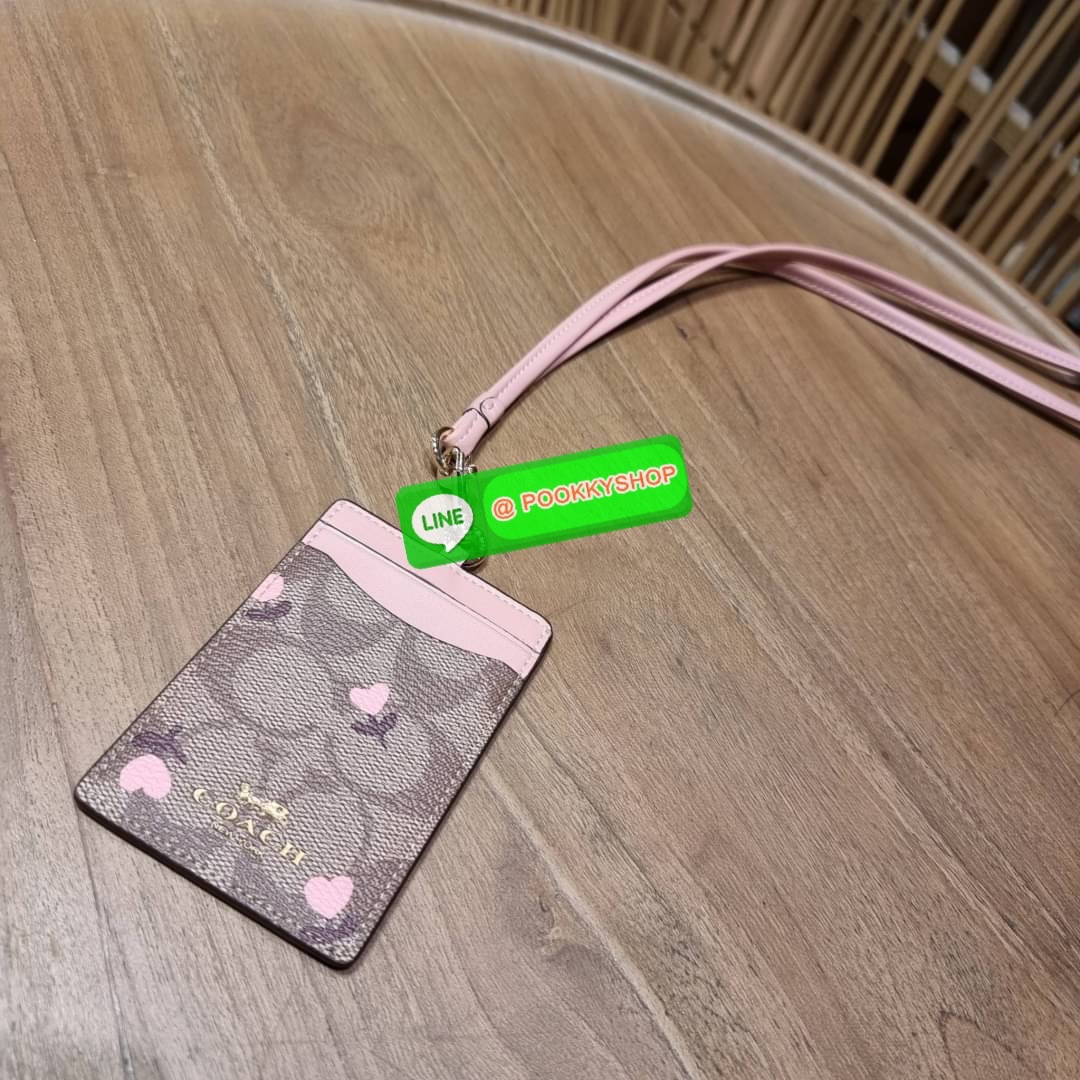 กระเป๋าใส่บัตรคล้องคอ Coach card holder ราคาพิเศษสุดๆ!!! ของหายาก!! ง่ายๆแบบไม่ธรรมดา!! คลาสสิคแต่มีดีเทลโดดเด่น!! กระเป๋าถนอมบัตร พร้อมสายคล้องคอ ดีไซน์ลวดลายสวย ดูดีทุกแบบ ใช้งานง่าย พกพาสะดวก จะใส่บัตรพนักงาน บัตรเครดิต บัตรปชช. ใบขับขี่ และบัตรอื่นๆที