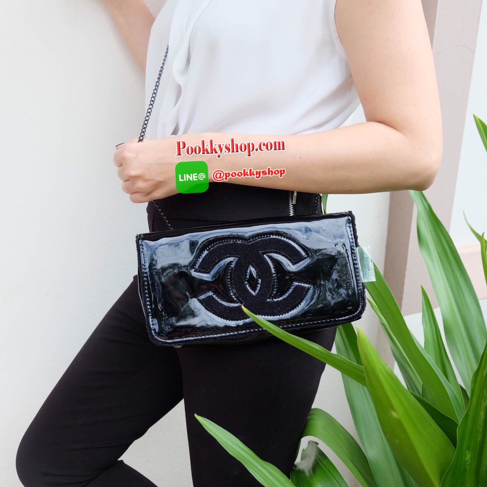 Best seller สินค้าเข้าใหม่ งานพรีเมี่ยมกิ้ฟจากเคาเตอร์ต่างประเทศ กระเป๋า สวยๆ จาก แบรนด์ Chanel เป็นกระเป๋า ใบสวยรุ่นหายาก ขนาดกำลังดี เลิศมาก ใช้แล้วไฮโซ สวยเกินราคาแน่นอนคะ ภายในบุขนเฟอร์นิ่มมากกก เก็บของอย่างดี ใบนี้ ห้ามพลาดเลย มาจำนวนจำกัดนะคะ