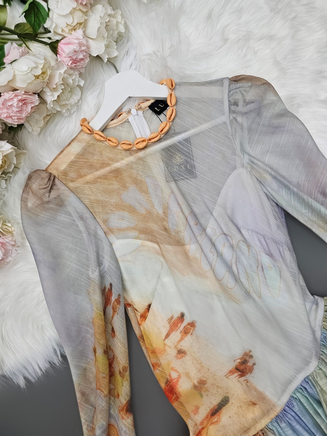 เดรสแฟชั่น เดรสเสื้อคอกลมแขนยาว ดีเทลปักด้วยเปลือกหอยที่คอเสื้อและปลายแขน