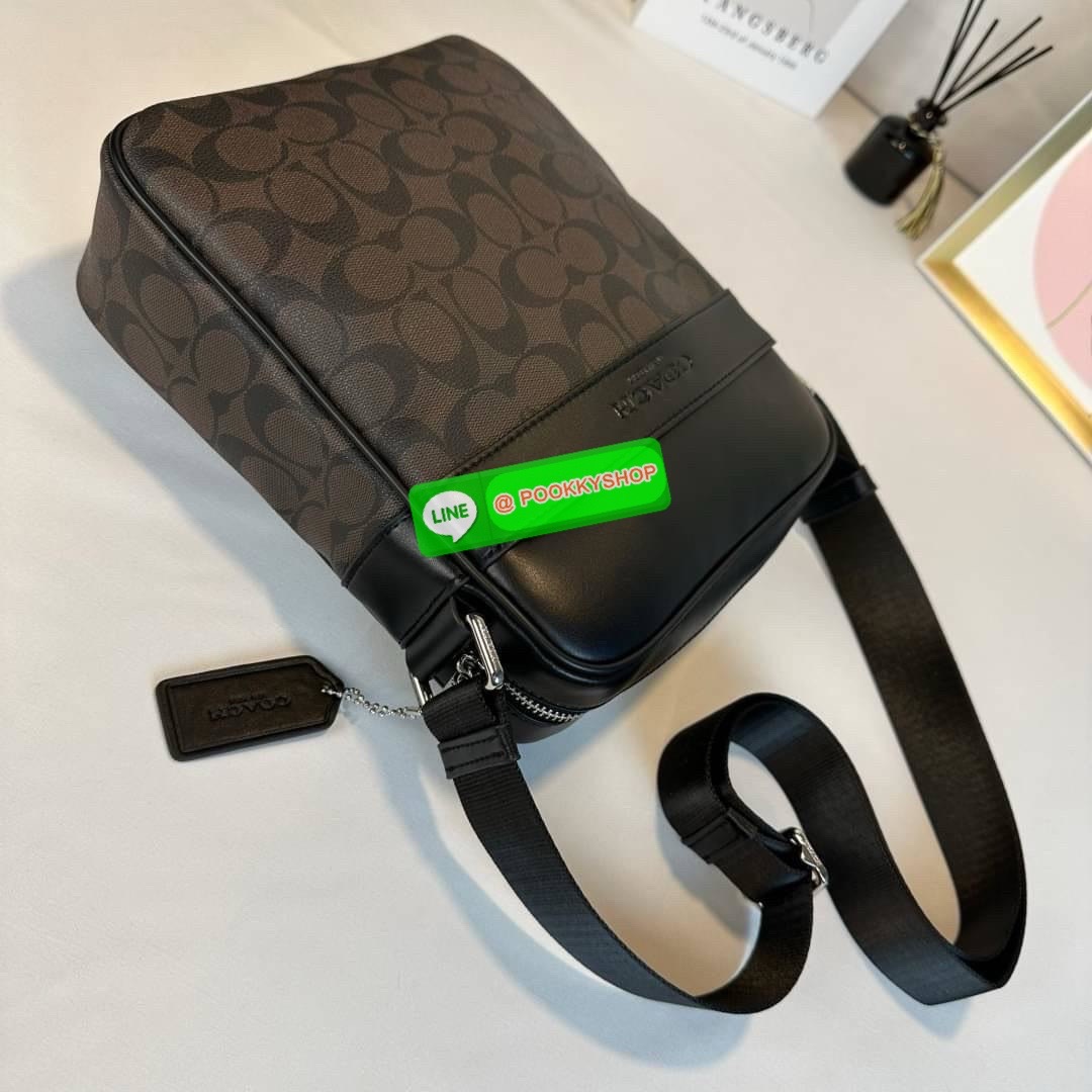 กระเป๋า Coach CHARCOAL/BLACK (COACH F54788) กระเป๋าสะพายซิกเนเจอร์เคลือบ PVC พร้อมขอบหนังปิดด้วยซิป ซับในผ้าด้านนอก: กระเป๋าแบบเปิดด้านหน้าหนึ่งช่องและกระเป๋าแบบเปิดด้านหลังหนึ่งช่อง ด้านในมีซิปและกระเป๋าเอนกประสงค์ สายปรับได้สำหรับสะพายไหล่หรือสะพายข้าง