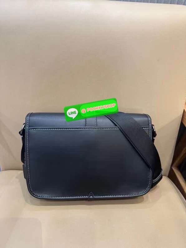 Coach League Messenger Bag PRODUCT DETAILS Smooth leather Inside multifunction pockets Speedclip closure, fabric lining Outside open pocket