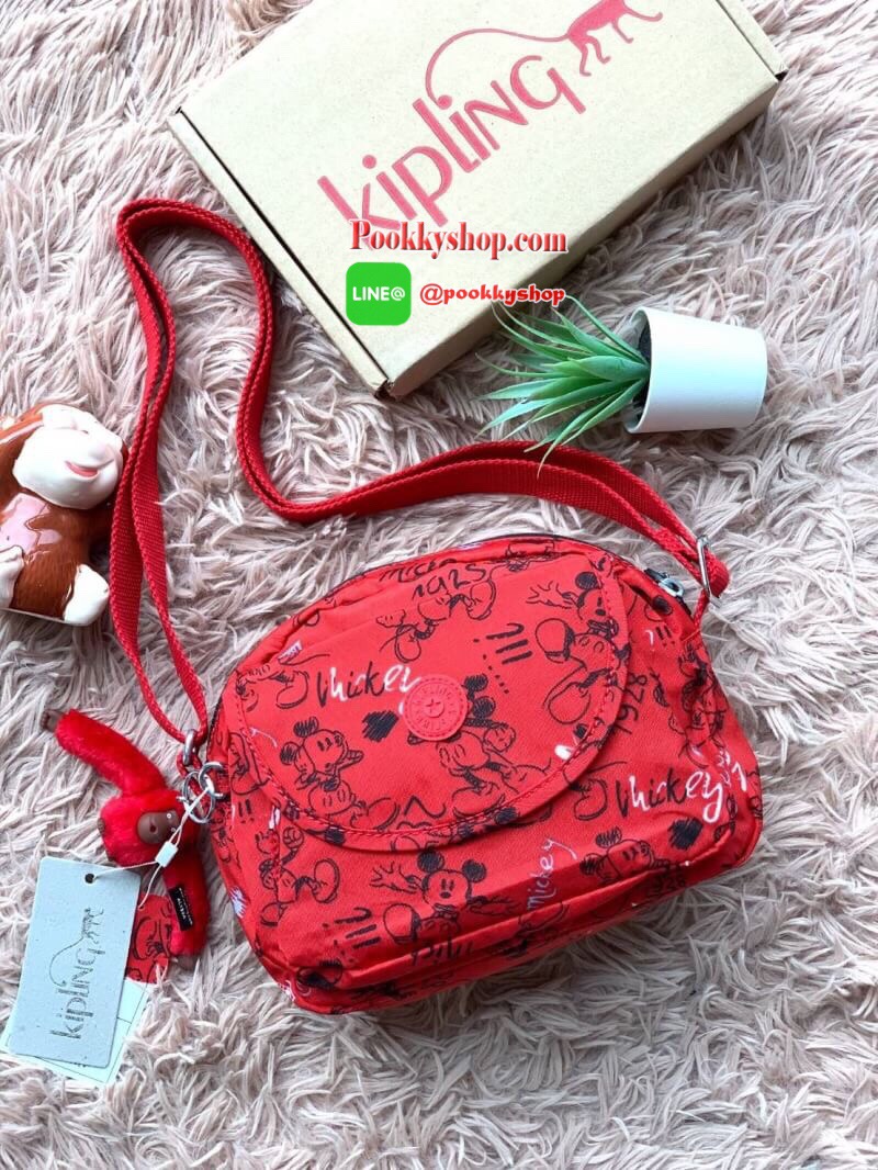 Kipling & Mickey Limited Edition Flax Shoulder Bag กระเป๋าสะพายข้างทรงcrossbodyรุ่นใหม่!!ปรับความยาวสายให้เข้ากับลำตัวได้ฟรีไซส์ วัสดุไนล่อนคุณภาพสูงและน้ำหนักเบา กันน้ำได้ ด้านหน้ามีช่องให้หนึ่งช่อง เปิดปิดช่องซิปหลัก แบบซิปเดียว ภายในกว้างของและมีช่องซิ