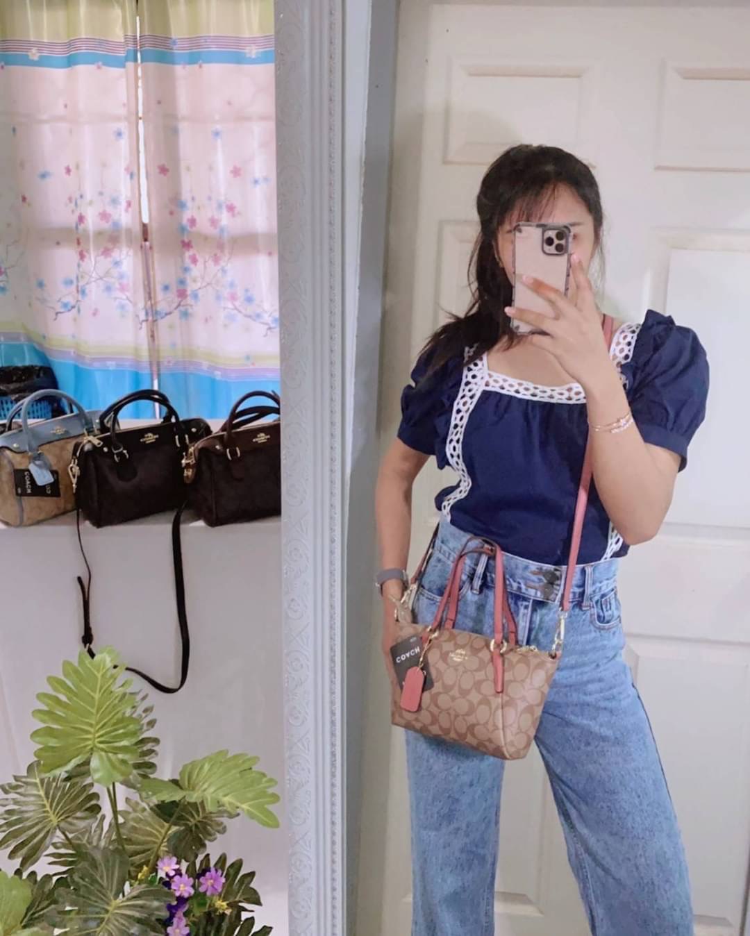 กระเป๋าโค้ชทรงพัด ขนาด mini