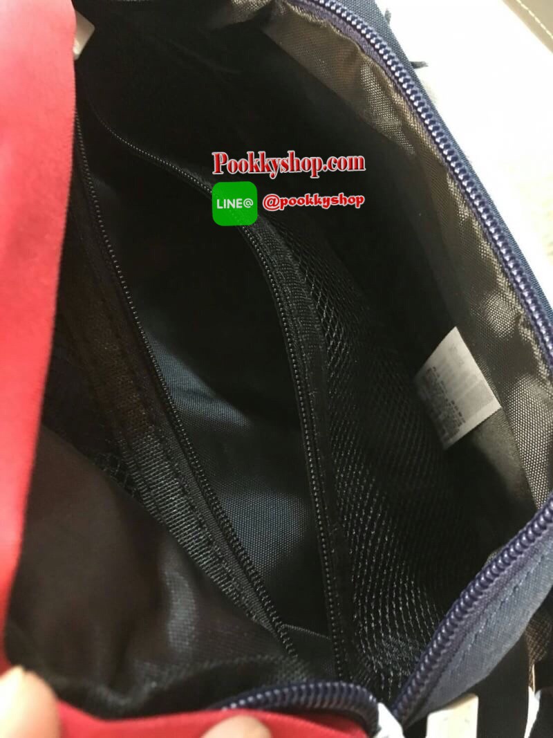 แบรนด์ Fila มาแรงสุดในช่วงนี้ ต้องยกนิ้วให้คะ!! พร้อมส่งรุ่นใหม่เหมาะกับทั้งผู้ชายและผู้หญิง เป็นอย่างยิ่ง กับกระเป๋าคาดอก / คาดเอว ทรงสวย จากแบรนด์สตีทสุดฮิต FILA ทรงฮิต วัสดุผ้า NYLON คุณภาพดี กันน้ำ100% ใส่ของได้หลากหลาย ตัวล้อคปั้มจมแบรนด์ ด้านในมาพร้