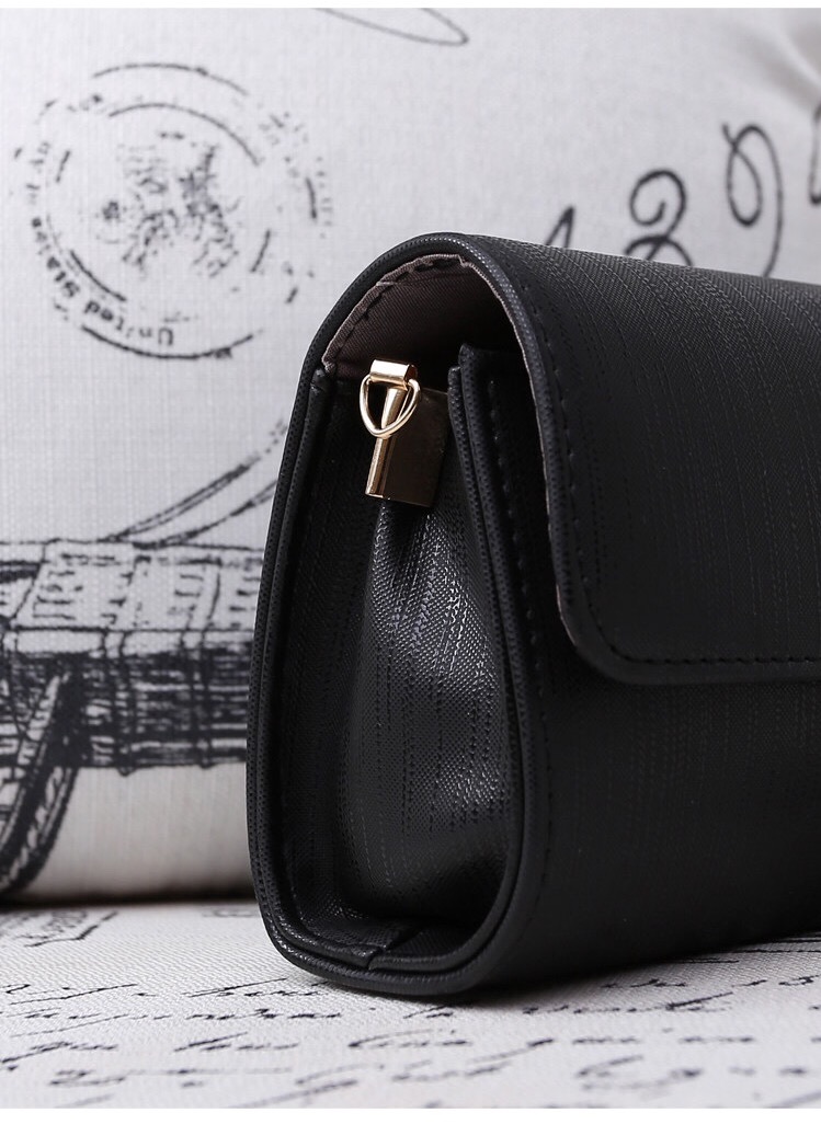 กระเป๋าสตางค์ กระเป๋าคลัชมือ กระเป๋าสะพายข้าง สีดำ เนื้อสวย เรียบหรู คุณหนูมากๆคะ size :ยาว19*สูง12*หนา 6cm