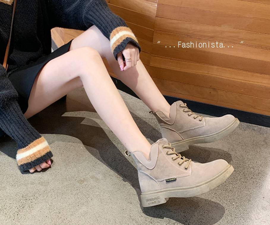 แบบมาใหม่ งานสวยเว่อร์ๆ !! รองเท้าบู้ททรงสั้นหุ้มข้อ พื้นหนา 3 c.m. วัสดุหนังสักกะหราดเนื้อหนาขึ้นทรง ดีไซน์ผ่าข้างเก๋ๆ ใส่นุ่มสบายเดินไม่เมื่อยจ้า งานจริงสวยมากกกไม่จกตา รูปถ่ายจากสินค้าขายจริง 100% สาวกบู้ทใครไม่สั่งคู่นี้พลาดมาก!!