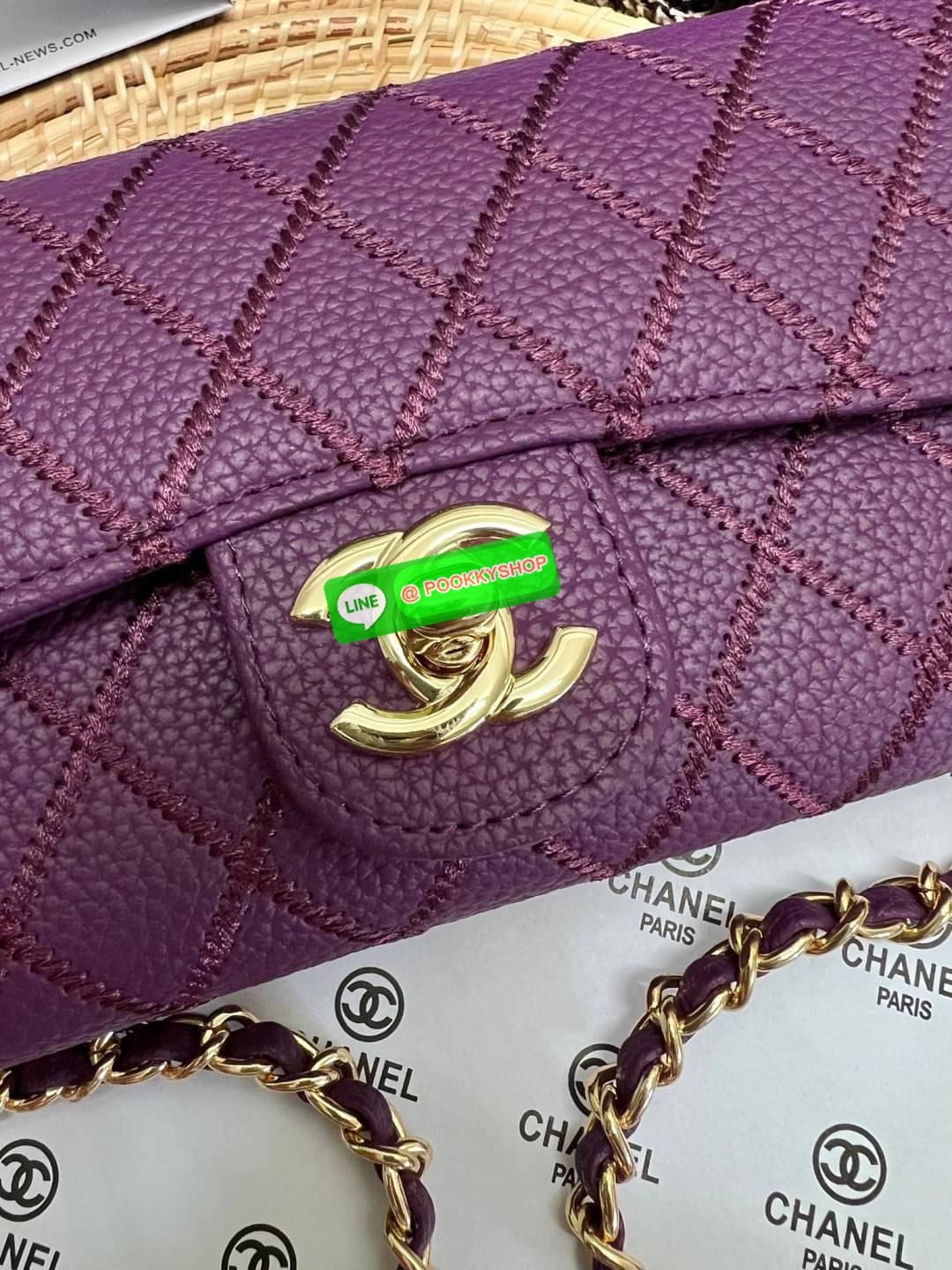 New in! สวยกริปมากๆค่ะ สาวๆที่มีบัตรเยอะๆหรือชอบพกเงินสดเยอะๆ แนะนำรุ่นนี้เลยค่ะ ไม่ผิดหวังแน่นอน CHANEL CHAIN WALLET//CLUTCH BAG ((vip gift ตปท)) พร้อมส่ง บอกเลยน้องสวย ไร้ที่ติเลยค่า! กับกระเป๋าสะพายแบบครอสบอดี้ร์หรือถือแบบคลัทเป็นกระเป๋าเงินเก๋ๆได้เลยค