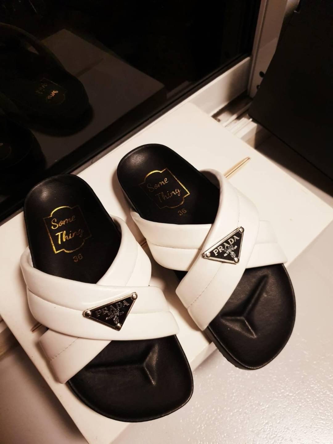 งานแตะPRADA มาใหม่เลยจ้า ชนช้อปน้า หนังนิ่มม้ากก สายนิ่มค่า ลูกค้าที่ชอบงานนิ่ม ใส่สบาย ต้องตำจ้าแม่ ❤️